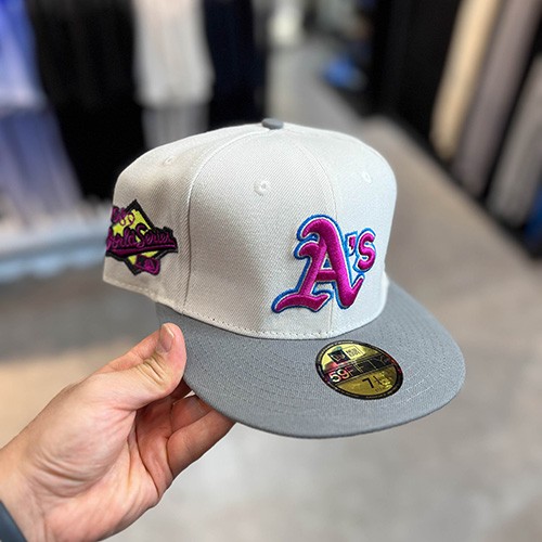 کلاه کپ فیت بک نیو ارا (NEW ERA A`S) کرم روشن و صورتی سایز (1/4)7 (57.7 CM)